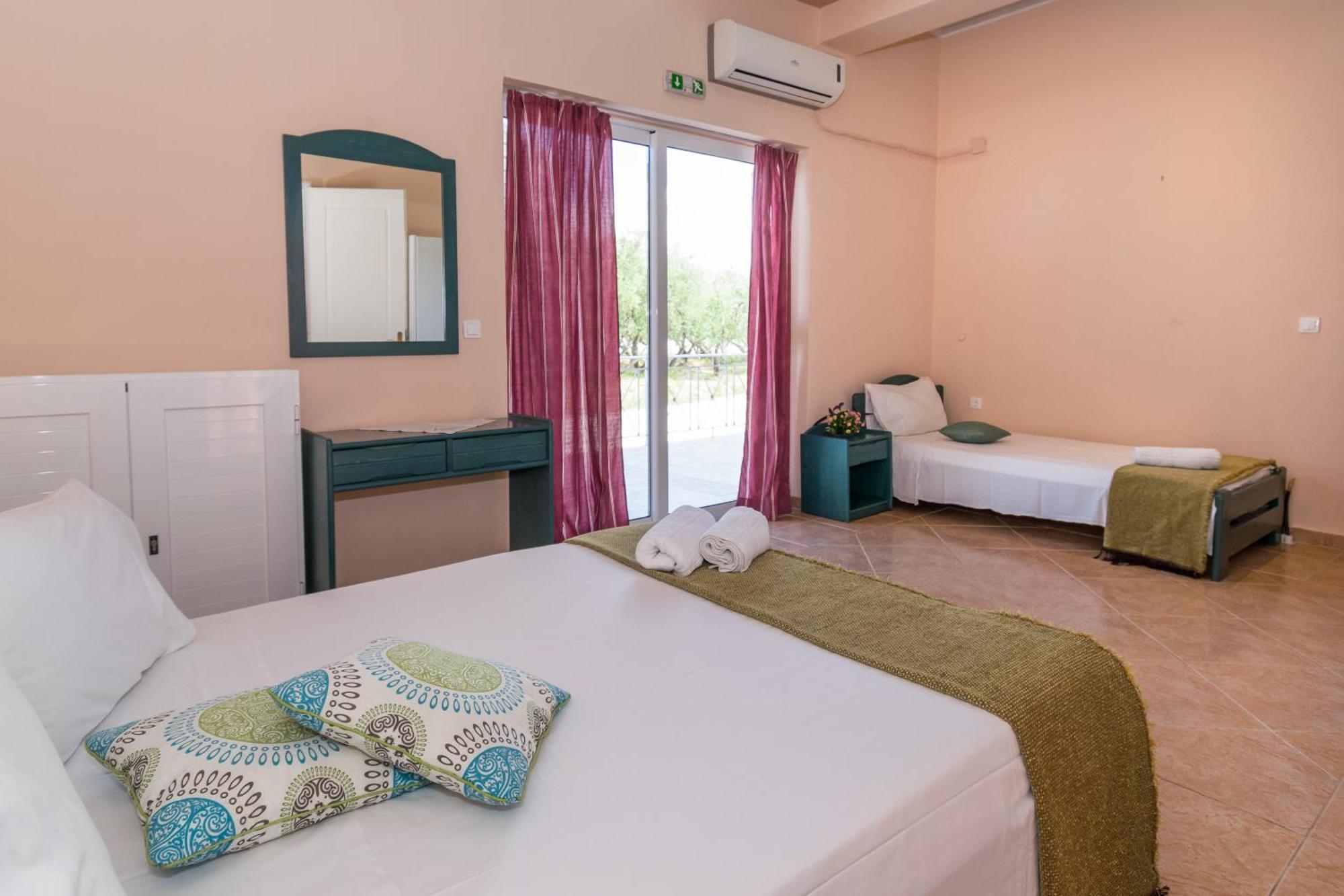 Grapevines Aparthotel 3*
