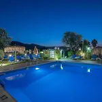 Grapevines Hotel