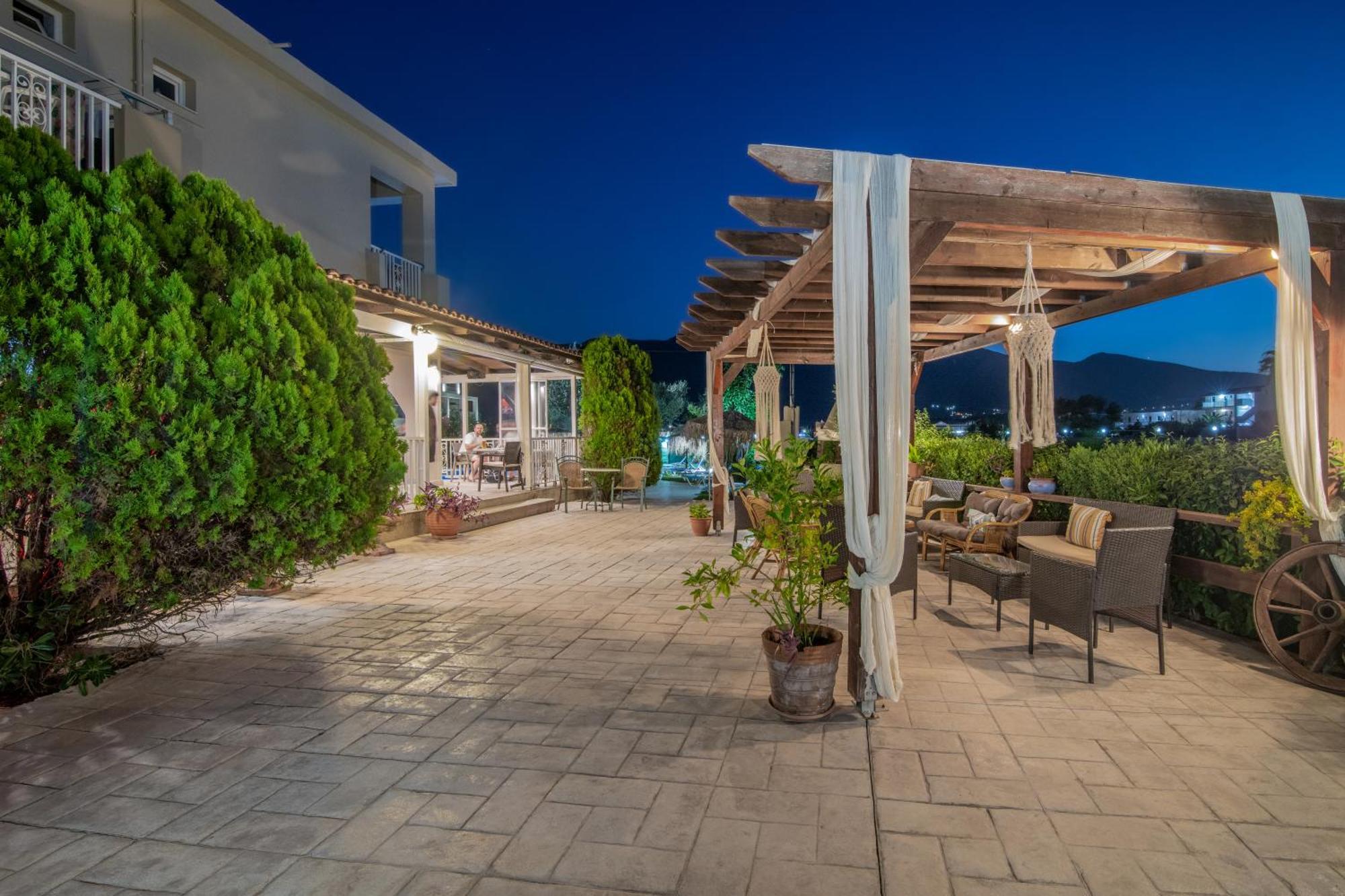 Grapevines Aparthotel